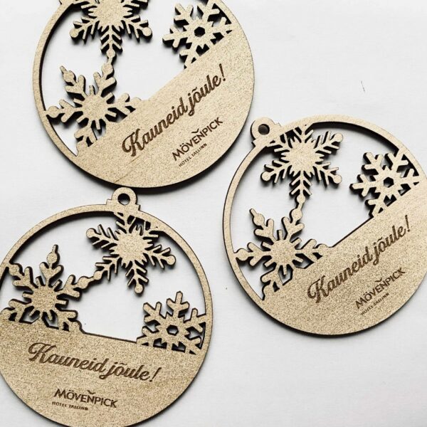 Jõuluehe ettevõtte logoga