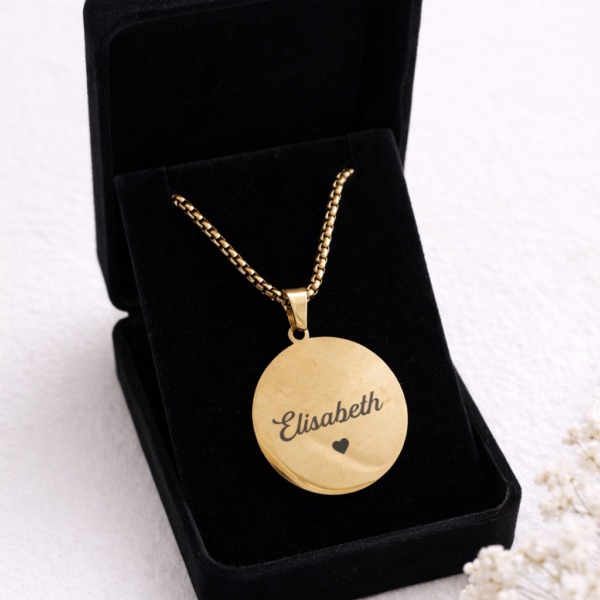 Kaelakee nime või tekstiga